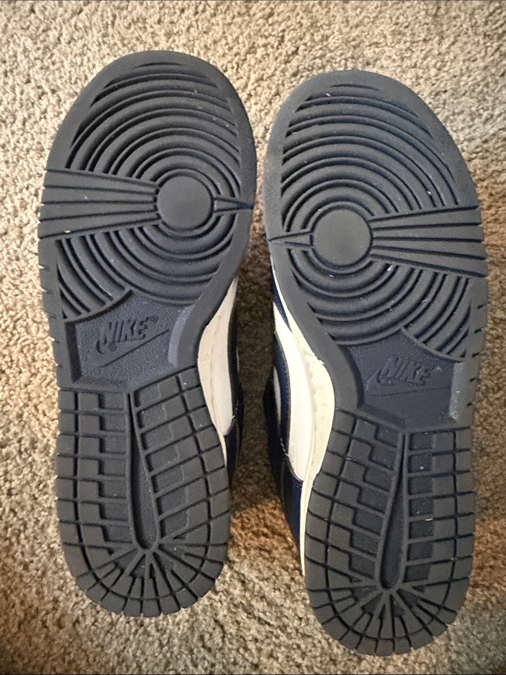 Nike Low-Top Sneakers in Navy and White - Picture 4 of 6